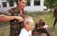 В Днепропетровске замкомандира роты избивал солдат саперной лопаткой 
