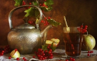 Необычный «красный» чай прогонит простуду и омолодит