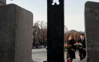 Президент почтил память жертв Голодомора