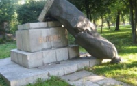 Украинцы продолжают «воевать» с памятниками Ленину