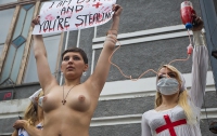FEMEN разделись ради раковых больных Украины (ФОТО)