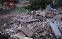 На Киевщине оползень разрушил гаражи (ФОТО)