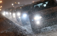 В Украине 1000 автомобилей попало в «снежную ловушку»