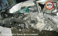 Смертельное ДТП под Киевом: Toyota Camry влетела в забор