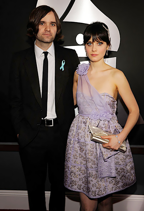 Зои Дешанель, растормошила, Джима Керри, на музыкальных полках, супермаркетов, появились DVD диски, с комедией, Всегда говори Да, в которой голливудская актриса, помогает Джиму Керри, изменить его жизнь, на сто восемьдесят градусов