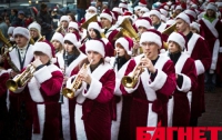 В Киеве прошел парад Дедов Морозов (ФОТО)