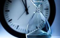 Фізики не виявили різниці між плином часу вперед і назад: чи можливі подорожі у часі