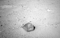 Марсоход Curiosity обнаружил пирамиду? (ФОТО)