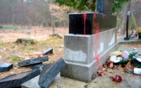 Вандалы разгромили памятник воинам УПА в Польше