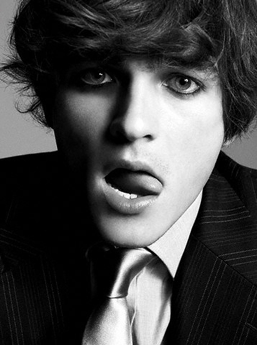 Эмили Блант, переспала, с двоюродным братом, По сюжету, исторического фильма, Молодая Виктория, режиссера Жана-Марка Валли Эмили Блант, переспала, с двоюродным братом, По сюжету, исторического фильма, Молодая Виктория, режиссера Жана-Марка Валли