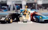 Автомобілі Ford, які перемогли в перегонах у Ле-Мані, відтворені в конструкторі LEGO