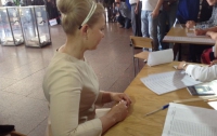 Тимошенко пришла голосовать с начесом на голове (ФОТО)