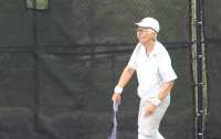 Теннисистка в свои 74 года сыграла в профессиональном турнире