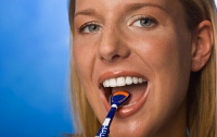 Чистку зубов от налета лучше проводить самостоятельно