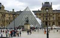 В прокуратуре Парижа считают, что Лувр ограбили мелкие злодеи