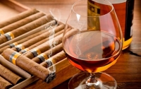 Стало известно, где в Украине больше всего курят и пьют