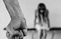 Пьяный отец изнасиловал семилетнюю дочь и угрожал ее убить
