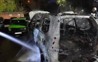В Днепре на стоянке сгорело два автомобиля