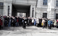 Активисты пикетируют посольство Италии из-за действий Укрсоцбанка