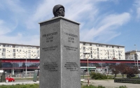 Европейцы смеются над белградским памятником Гагарину