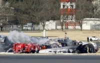 В Токио при посадке разбился самолет 