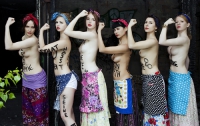 FEMENистки снова напомнили о себе откровенной топлес-акцией (ФОТО)