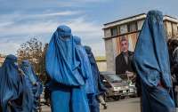Талибы попросили женщин не выходить на работу, а посидеть дома