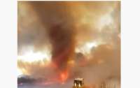 В США пронесся 20-метровый огненный смерч (видео)