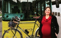 Министр из Новой Зеландии доехала в роддом на велосипеде