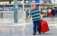 Украинцам разрешили вывозить за границу детей без согласия одного из родителей