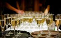 В Украине отказались от шампанского и коньяка