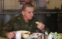 Солдатов теперь кормят как в трехзвездочном отеле