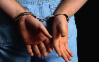 Прокурора и милиционера арестовали за… хищение полотенец