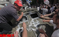 Как в Киеве на митинге наказали «оборзевший» броневик (ФОТО)