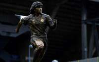 В Италии торжественно открыли монумент легендарного футболиста (видео)
