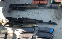 СБУ задержала торговцев оружия из армейского склада