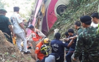 Автобус с пенсионерами упал в овраг в Таиланде, погибли 18 человек