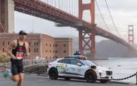 Беспилотные такси в Сан-Франциско блокируют улицы, люди разбивают их молотками