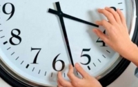 Украинцам напомнили про перевод часов на зимнее время
