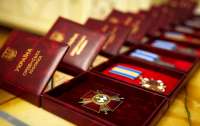 Президент наградил орденами и медалями 836 защитников Украины