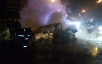 Масштабный пожар в Киеве: дотла выгорели две иномарки