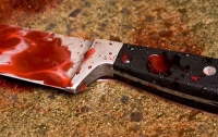 Харьковчанка на спор вонзила нож в мужчину