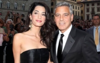 Супруги Клуни направит полмиллиона долларов на пацифистские акции