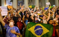 Протестующие бразильцы таки добились своего
