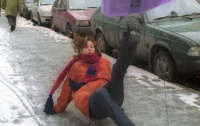 Снег и гололед уже травмировали 134 киевлян