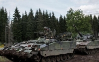 В Швеции танк с военными провалился под лед во время учений