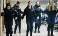 Курсантки ХНУ станцевали под российский шансон (видео)
