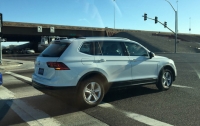 Длиннобазный VW Tiguan попался на глаза фотошпионам