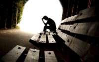 Депрессия после COVID-19: врач назвал опасные симптомы