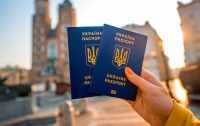 Сотни тысяч украинцев не могут получить загранпаспорт